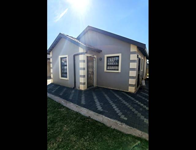3 BEDROOM HOUSE FOR SALE IN TOEKOMSRUS